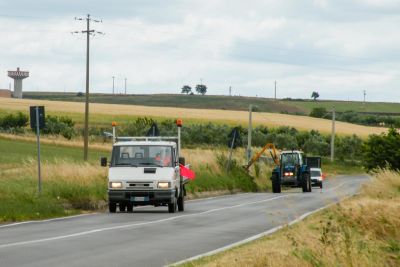 sfalcio erba su strada provinciale